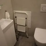 Mit Balkon Und Hallenbad Apartament *
