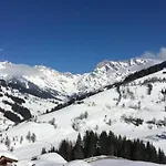 Mit Balkon Und Hallenbad