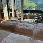 Mit Balkon Und Hallenbad