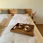 Mit Balkon Und Hallenbad Apartament *