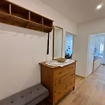 Mit Balkon Und Hallenbad Apartament *