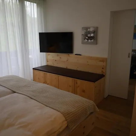 Mit Balkon Und Hallenbad Apartament *