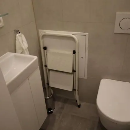 Mit Balkon Und Hallenbad Apartament *