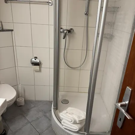 Mit Balkon Und Hallenbad *