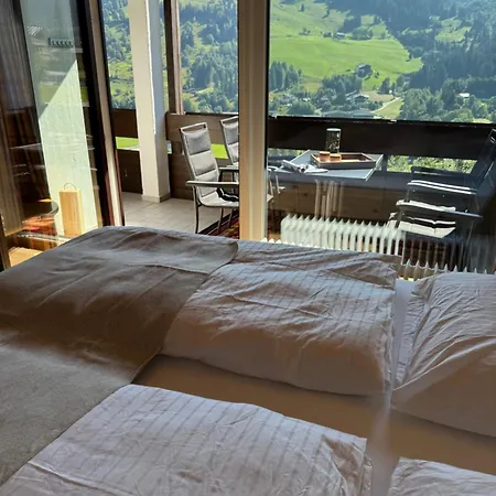 Mit Balkon Und Hallenbad