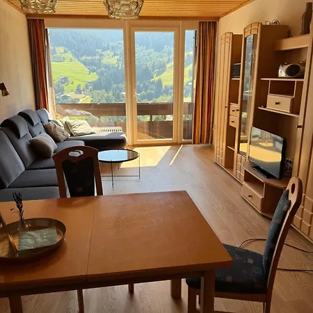 Mit Balkon Und Hallenbad Apartament