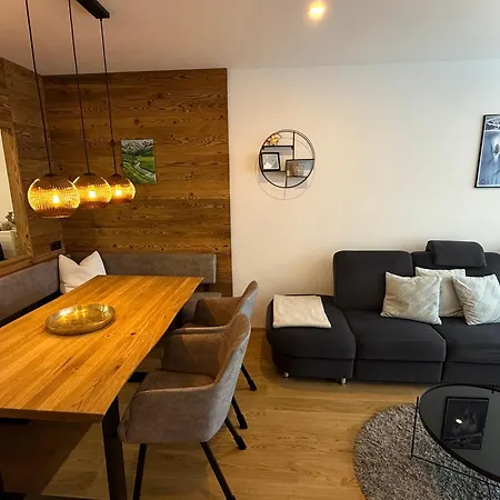 Mit Balkon Und Hallenbad