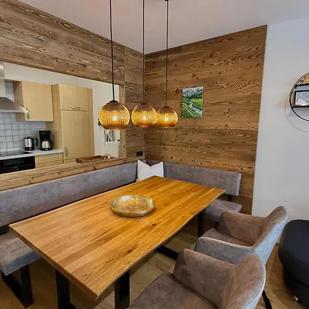 Mit Balkon Und Hallenbad Apartament *