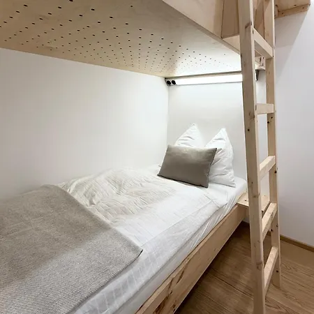 Mit Balkon Und Hallenbad Apartament *