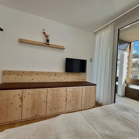 Mit Balkon Und Hallenbad Apartament *