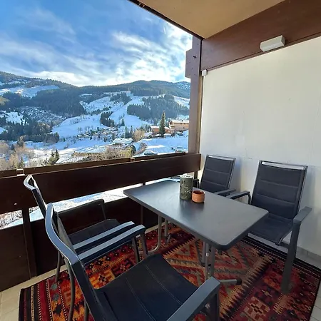Mit Balkon Und Hallenbad