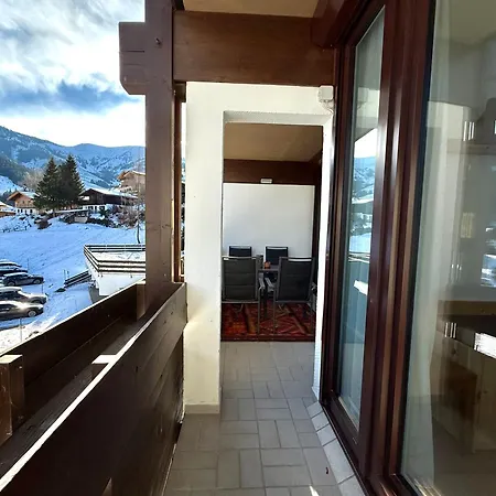 Mit Balkon Und Hallenbad Apartament