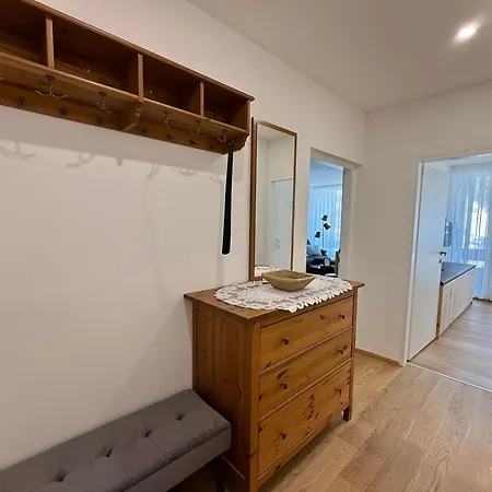 Mit Balkon Und Hallenbad דירה *